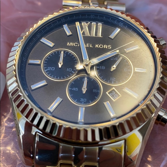 MICHAEL KORS GOLD LEXINGTON WATCH WITH BLACK DIAL - Picture 2 of 3
